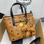 M.C.M Mini Anya Top Zip Shopper in Visetos กระเป๋าทรงโท้ท พร้อมพวงกุญแจน้องหมาห้อย พิมพ์ลายสวยงาม เกรดท็อปออริ 1:1 สลับแท้