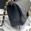 หนังแท้ CHANEL classic 8" black caviar รุ่นยอดนิยมไอเท็มฮิตวัสดุหนังคาเวียร์สวยคลาสสิค ด้านหน้ามีโลโก้แบรนด์อะไหล่ทอง/เงินสวยหรู ภายในสีแดงเบอกันดี้ เป็นใบยอดนิยมของสาวๆ เลยค่าา พร้อมส่งที่ไทยไม่ต้องรอพรีฯ สาวก Chanel Must Have! นะคะ