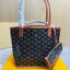 ori GOYARD saint louis mini tote reversible bag / GOYARD ANJOU TOTE MINI กระเป๋าทรงโท้ตมินิ ใช้ได้สองด้านเป็นหนังแท้เกรดดีทั้งใบ ทำให้การใช้งานได้ทนทานกว่า พิมพ์ลายคมชัด ขนาดกำลังน่ารัก ภายในโล่งกว้าง ใส่ของได้เยอะพอสมควรเลยค่ะ ดีไซน์ทรงสวยน่าใช้ แค่ถ