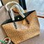 COACH TOWN TOTE SIGNATURE BAG((76636)) พร้อมส่งอีกครั้ง! กระเป๋าใบใหญ่หนังแท้ สวยงามค่ะ ป้ายอะไหล่แบรนด์แบบโลหะสีทองสวยหรูมากๆ เปิดปิดกระเป๋าแบบกระดุมแม่เหล็ก ใช้งานง่าย ภายในกว้างมากๆค่ะบอกเลย สาวๆที่สัมภาระเยอะหายห่วงค่ะ พร้อมช่องกระเป๋าซิปให้ใส่มือถือห
