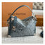LV Side Trunk Monogram Denim Bag กระเป๋าสะพายทรงกล่องเดนิมซีดสไตล์วินเทจ ปั้มนูนโลโก้ลายโมโนแกรม ไอเท็มหรูหราย้อนยุค ผสมผสานความทันสมัย รูปทรงกล่องสัดส่วนสวยลงตัว