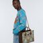 GUCCI Tiger GG small tote bag ใบใหญ่ อีกไอเท็มใหม่ ร้อนแรงไฟลุก!! ต้อนรับปีเสืออย่างเป็นทางการ จัดให้แบบเลิศๆ กับกระเป๋าทรงโท้ท วีไอพีพรีเมี่ยมกิ๊ฟ ไซส์ใหญ่ โดดเด่นด้วยลวดลายไม่ซ้ำใคร สวยเอกลักษณ์ วัสดุหนังแคนวาส ภายในโล่งกว้างมาก ใส่ของแบบแน่นๆ จุๆไปได้เ