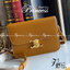 Celine MEDIUM TRIOMPHE BAG IN SHINY มีรูปทรงเป็นกล่องคล้ายกับกระเป๋า Classic Box แต่มีการออกแบบโลโก้ที่สะดุดตาแบบวินเทจ ด้วยดีไซน์ที่ดูโฉบเฉี่ยว แต่คงความคลาสสิคอย่างเต็มเปี่ยม ทำให้เป็นที่ดึงดูดความสนใจของสาวๆ สายสะพายสามารถปรับระดับได้ มีความคล่องตัวในก