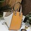 LOEWE HANDLE & SHOULDER BAG GIFT WITH PURCHASE GWP รุ่น Rare items สุดๆวัสดุหนังแท้ Calfskin หนังสวยดีไซน์มีเอกลักษณ์ ใบใหญ่กำลังดี น้ำหนักเบา สามารถปรับได้หลายทรง ด้านข้างมีซิปปรับขยายได้ ภายในโล่งกว้าง ใส่กระเป๋าสตางค์ กล้อง มือถือ ของใช้ได้เยอะ หูหิ้วห