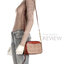 COACH SIGNATURE CROSSBODY BOX BAG ((F31208)) กระเป๋าสะพายวัสดุหนังแท้ จาก coach factory outlet หนังนิ่ม ทรงสวย ตัวกระเป๋าลายแบรนด์ ตัดขอบหนังเรียบได้สวยงามค่ะ ด้านหน้า-หลัง มีช่องสำหรับใส่ของ เปิดปิดกระเป๋าแบบซิป ที่จับเป็นพวงหนังอะไหล่แบรนด์ภายในกระเป๋าก