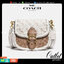 COACH C0749 BEAT SADDLE BAG WITH HORSE AND CARRIAGE PRINT สีหายาก ละมุนคุณหนู คอลเลคชั่นใหม่ ดีไซน์หรูหรา พิเศษมากๆมาพร้อมสายสะพาย 2 เส้น ใช้คู่กันหรือแยกสะพายก็สวยครบสูตร กระเป๋าสะพายทรง saddle คลาสสิค เปิด-ปิดด้วยกระดุมแน่นหนา ภายในเป็นช่องโล่ง ใส่ของได