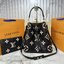 ORI หนังแท้ | LV NeoNoe MM Bucket bag Monogram Flower กระเป๋าสะพายทรงบัคเก็ต เอกลักษณ์ LV และลาย Monogram Flower อันโดดเด่นเพิ่มสไตล์ มีเสน่ห์ชวนหลงใหล