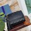 TORY BURCH Fleming Convertible Shoulder Bag ดีไซน์น่ารัก ดูแพงไม่เป็นรองใคร ใช้ได้ทั้งทั่วไปและออกงาน สาว ๆ คนไหนที่กำลังมองหากระเป๋าสะพายไหล่น่ารัก ๆ สักใบที่มีดีไซน์โดดเด่น สะดุดตาล่ะก็ไม่ควรพลาดกับ Collection นี้เลยค่ะ เพราะ Fleming นั้นเป็นรุ่นที่เรีย