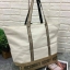 Victoria's Secret Canvas Tote Bag กระเป๋าสะพายวัสดุแคสวาสสีครีม ด้านล่างเป็นกลิตเตอร์ สกรีนชื่อแบรนด์ ฐานกระเป๋าเป็นหนัง ด้านหน้ามีช่องเล็กไว้ใส่ของได้ เปิดปิดด้วยซิป ซับในลายแบรนด์ มีช่องซิปเล็กแยกใส่ของ1ช่อง จุของได้เยอะมาก