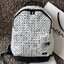 Bao Bao Issey Miyake Daypack geometric backpack กระเป๋าเป้ทรงคลาสสิก รองรับน้ำหนักได้ดี เหมาะกับการเดินทาง เป้สะพายหลังรุ่น Daypack One-Tone Backpack มาในรูปทรงกระเป๋าเป้สุดคลาสสิก โดดเด่นด้วยการออกแบบที่เป็นเอกลักษณ์ วัสดุสามเหลี่ยมขนาดเล็กพิเศษ ได้กลิ่น