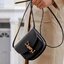 VIP 🥂 สีใหม่พร้อมส่ง! Saint Laurent Kaia Small YSL Plaque Leather Cross Body Bag / YVES SAINT LAURENT YSL BAG VIP วัสดุ Calfskin หนังเรียบอยู่ทรงเปิดปิดด้วยฝาปิดโลโก้แบรนด์อะไหล่ทอง ภายในโล่งมีโลโก้และช่องย่อยสามารถใส่มือถือของใช้จุกจิกได้เยอะ สาย