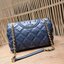 TORY BURCH FLEMING SOFT CONVERTIBLE SHOULDER BAG รุ่นหายากที่สาวๆตามหา มาพร้อมเสิร์ฟความสวยถึงบ้านไปเลยจ้า รอบนี้คัดสีสวยๆมาให้ได้ช้อปกันอย่างจุใจไปเลย กระเป๋าสะพายไหล่ หนังแท้นิ่มเต็มใบ สวยหรูดูแพง เปิด-ปิดด้วยตัวกดล็อคแน่นหนา สายสะพายในตัวปรับใช้ได้ 2 แ