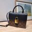 LV LOCKY BB MONOGRAM กระเป๋าสะพายข้าง ดีไซน์หรู ใหม่ล่าสุด สวยถึงบ้านได้ก่อนใคร มีใช้เลิศๆทันปีใหม่แน่นอน คุ้มที่สุด โดดเด่นด้วยอะไหล่ดัมมี่รูปกุญแจสีทอง วัสดุหนังแคนวาสสลับหนังแท้ มีหูจับในตัว เปิด-ปิดด้วยประดุมแม่เหล็ก ภายในโล่งกว้าง มาพร้อมสายสะพาย ปรั