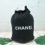 Must Have! CHANEL VIP BEAUTE AUTHENTIC CANVAS DUFFLE BAG VIP Gift With Purchase รุ่น Limited Edition จาก Chanel Beaute ของแท้นำเข้าจากเคาเตอร์ต่างประเทศ วัสดุ Canvas เนื้อหนาภายในบุด้วย 100% Polyester สกรีนโลโก้แบรนด์ เปิดปิดแบบ Drawstring ใส่ ipad mini เ