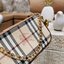 BURBERRY FRAGRANCES CLUTH BAG VIP GIFT WITH PURCHASE (GWP) คลัชพรีเมี่ยมกิ๊ฟ Limited Edition รุ่นหายาก จาก BURBERRY FRAGRANCES COUNTER หนังลาย Vintage Signature สุดคลาสสิค มาพร้อมสายโซ่คล้องมืออะไหล่ทอง เปิดปิดด้วยซิปสะดวกใช้ สามารถใส่มือถือ เงิน บัตรเครด