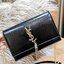 VIP 】YVES SAINT LAURENT YSL BAG VIP GIFT WITH PURCHASE GWP พรีเมี่ยมกิ้ฟ Limited จาก YSL DUTY FREE COUNTER ดีไซน์ทรงสี่เหลี่ยมหนังเรียบสวยอยู่ทรงเปิดปิดด้วยฝาปิดกระดุมด้านหน้าประดับโลโก้แบรนด์อะไหล่ทองพร้อมโซ่ห้อยฟรุ้งฟริ้ง ภายในโล่งสามารถใส่มือถือ กระเป๋