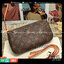 น้องน่ารักน่าใช้มากๆค่ะ LOUIS VUITTON POCHETTE ((Premium Gift Lv)) กระเป๋าหิ้ว//คล้องไหล่//สะพายข้าง//หรือถือแบบคลัท ชิลๆได้เลยค่า หนังแกะแท้นิ่มสวย เปิดปิดกระเป๋าแบบซิป ภายในสามารถใส่กระเป๋าเงินใบกลางได้; มือถือได้;พาสปอร์ตได้;ของจำเป็นจุกจิกสาวๆได้เยอะเ
