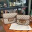 Gucci Horsebit Shoulder Bag กระเป๋าสะพายไหล่ วัสดุผ้าใบ GG Superme ตัดแต่งหนังแท้ สายสะพายไหล่ปรับระดับได้ ด้านในมี 1 ช่องซิป อะไหล่ทองหรูหรา ดาราเซเลปใช้เพียบ ไม่มีเอ๊า เรียบหรูดูแพงสุดๆค่า