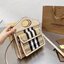VIP GIFT 】BURBERRY FRAGRANCES CROSSBODY BAG กระเป๋าสะพาย Burberry วัสดุผ้าแคนวาสอย่างดีลายBurberry ตัดขอบด้วยหนัง มาพร้อมสายสะพายยาวถอดออกถือเก๋ๆได้ จะสะพายไหล่หรือ Crossbody ก็ดูดีตัวจริงสวยน่าใช้มาก พร้อมส่งที่ไทยห้ามพลาดค่ะ!