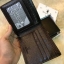 PLAYBOY SHORT WALLET กระเป๋าสตางค์สั้นพับ 2 ตอน รุ่นหายาก Limited Edition จาก Playboy หนังนิ่มอยู่ทรงสวย ด้านหน้าปั๊มโลโก้แบรนด์ ขนาดกำลังดีพกพาสะดวก ภายในมีทั้งช่องใส่รูป ใส่บัตร และ ช่องใส่ธนบัตรแยกสองช่อง เป็นสัดส่วนเหมือนกระเป๋าสตางค์ ใบยาว มาพร้อมกล่