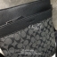 Coach crossbody bag กระเป๋าสะพายข้าง crossbody สำหรับคุณผู้ชาย วัสดุหนังลาย signatire brand แบรนด์ ด้านหน้ามี 2 ช่องซิป ด้านหลังมีช่องใส่ ภายในแบ่งเป็น 2 ช่อง ใส่ wallet ยาว มีช่อง ใส่ tablet พร้อมกระดุมล็อค ใบนี้ใส่ของได้จุ เป็นสัดส่วย สายสะพายยาวปรับระด