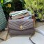 ของแท้ 💯% 】Tory Burch Kira Chevron Chain Wallet Bag เน้นความเรียบหรูดูแพง ต้องยกให้รุ่นนี้ ซึ่งมีขนาดกะทัดรัด ให้ลุคสาวมั่น Active ดูทะมัดทะแมง เหมาะสะพายในวันลำลอง และด้วยความที่เป็นแบรนด์ของทอรี่