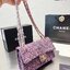 CHANEL Tweed Flap Bag 25cm ลุคคุณหนูไม่ควรพลาด Collection นี้เลย ลวดลายบนกระเป๋าแบบกราฟฟิคมีเท็กเจอร์ ทำให้กระเป๋าดูมีราคามากยิ่งขึ้น สะพายใช้งานได้หลายโอกาส ไม่ว่าจะไปเที่ยวหรือไปงานเลี้ยงสังสรรค์ก็เหมาะสมเป็นอย่างยิ่งเลยค่ะ
