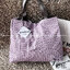 Baobao Issey Miyake Cart geometric tote bag / Miyake Cart Tote Bag รูปทรงที่สร้างขึ้นโดยบังเอิญ' เสื้อผ้าที่มีโครงสร้างและได้รับการออกแบบทางวิศวกรรมอันเป็นเอกลักษณ์ของแบรนด์ ส่งต่อไปยังเครื่องประดับที่น่าประทับใจและไร้กาลเวลาเหล่านี้ กระเป๋าโท้ต Cart