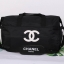 Chanel Authentic VIP Gift Bag Duffle Gym Travel สินค้าเป็นของแท้ รุ่นใหม่ จากเค้าเตอร์เครื่องสำอาง/น้ำหอมของแบรนด์- Chanel vip gift bag ของแท้ 100% ใช้เป็นกระเป๋าเดินทาง/ไปฟิตเนส ไปยิมหรือต่างจังหวัดได้สบายเลยค่ะ หัวซิปปั้มโลโก้ ด้านในเป็นช่องกว้าง และช่อ