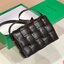 BOTTEGA VENETA PADDED CASSETTE BAG สร้างสรรค์ให้ไอเท็มนี้ดูหรู ดูแพง ใบจริงสวยมาก ใช้ได้ทั้งชายหญิง มาจำนวนจำกัด รีบตำกันน้า ไม่อยากให้พลาดเลยจ้า
