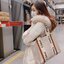 CHLOÉ Woody large leather-trimmed cotton-canvas tote กระเป๋าแบรนด์ดังจากสัญชาติฝรั่งเศส เป็นที่ชื่นชอบของเซเลบริตี โคลเอ้รุ่นนี้เป็นสไตล์วินเทจ เรียบหรูและดูดี ออกแบบมาเพื่อการใช้งานที่ง่ายแสนง่าย และยังจุของได้ไม่น้อยเลยทีเดียว เพิ่มความมีเสน่ห์และแข็งแร