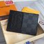 งานหรูเว่อวัง LOUIS VUITTON CARD HOLDER (GWP) 💳 ที่ใส่บัตร จากพรีเมี่ยมกิ้ฟแบรนด์หรู ดีไซน์สวยเก๋ หนังแท้ลายสวยเป็นเอกลักษณ์ ขนาดกำลังดี ใส่บัตรอย่างน้อย 7 ใบ พกพาสะดวก จะซื้อไว้ใส่บัตรใบหรู หรือซื้อให้เป็นของขวัญ ก็ควรค่าที่สุดคะ ห้ามพลาดนะคะ &#x