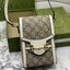 หนังแท้ GUCCI Horsebit phone bag กระเป๋าสะพาย กระเป๋าใส่โทรศัพท์สุดคลาสสิก หนังวัวแท้สีน้ำตาล/สีขาว อะไหล่ทองสวย ดีไซต์สัญลักษณ์วงแหวนตามแบบฉบับแบรนด์ สายสะพายยาวที่สามารถปรับระดับได้ ภาพสินค้าถ่ายจากงานขายจริง ใช้งานต่างประเทศได้ค่ะ