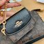 สวยแพคคู่ ทั้งแม่ทั้งลูกเลยจร้าา COACH POPPY CROSSBODY ((c0737//c2916//c3328//c3327//c2917)) พร้อมส่วที่ไทย ได้ไปไม่ผิดหวังแน่นอนค่าา!! กระเป๋าสะพายคลอสบอดี้ร์หรือถือแบบคลัทก็สวยงาม หนังสวยนิ่มมือดีค่ะ ด้านหน้ามีช่องกระดุมให้หนึ่งช่อง เปิดปิดกระเป๋าแบบซิป