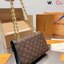 LV VICTOIRE Monogram กระเป๋าสะพายไอเท็มนำแฟชั่นที่น่าดึงดูดใจ ทรงกะทัดรัดและใช้งานได้สะดวก หนังแคนวาสอย่างดี ลาย Monogram เปิด-ปิดแบบกดล็อคอะไหล่สีทองสวยงาม ภายในมี3ช่องกว้างสามารถใช้งานได้หลากหลายและจุของได้มากมายเกินคาดนะคะ