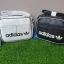 ADIDAS MINI AIRLINE VINT BAG กระเป๋าถือหรือสะพายทรง sport วัสดุ pu. นิ่ม น้ำหนักเบา ทรงสวย classic ด้านหน้ามีช่อง ซิปด้านบนแบ่ง 2 ช่องใหญ่ จุได้เยอะ ใส่ wallet ยาว, mini iPad ได้ mini พร้อมสายยาวปรับ freesize ค่ะ