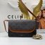 CELINE WALLET ON STRAP / CELINE TRIOMPHE CLUTCH กระเป๋าสะพายข้างใบเล็กสวยคลาสสิค สวยตะโกน งานเป๊ะปัง มีสายสะพายหนังสีน้ำตาล ถอดสายออกเพื่อเป็นกระเป๋าถือทรงคลัชท์เปลี่ยนลุคช์ ลวดลายtriomphe ความเป็นแบรนด์ CELINE ได้อย่างชัดเจน ให้ความรู้สึกที่ดูวินเทจ ที่ส