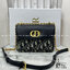 DIOR Miss Maddy Mini Bag กระเป๋าสะพายรุ่นใหม่ winter 2024 สวยหรู ดีเทลแพง รุ่นที่ใครเห็นเป็นต้องรัก ดีไซน์เรียบง่าย แต่แฝงความผู้ดี ภายในแบ่งสัดส่วนไว้ดีมาก รับรองว่าประทับใจแน่นอนจ้า