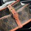 CELINE MEDIUM FOLCO BAG IN TRIOMPHE CANVAS หากใครที่กำลังมองหากระเป๋าสะพายข้าง ขนาดกะทัดรัด และเรียบหรู ต้องใบนี้เลยค่ะ เป็นกระเป๋าเปิดปิดแบบแบบฝาผับที่มีรูปทรงโค้งและที่ล็อกรูปทรงคล้ายเข็มขัด อีกทั้งยังสะท้อนความสวยสไตล์สาวปารีสได้อีกด้วย ด้านในของรุ่นนี