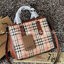 Burberry Medium title tote bag กระเป๋าทำงานดีไซน์สวย เป็นกระเป๋า Tote ที่ออกแบบมาเพื่อให้เหมาะกับการใช้งานของสาวออฟฟิต ที่สามารถจัดของให้เป็นให้ระเบียบ เพราะมีหลายช่องรวมถึงช่องซิป ที่สาทารถช่วยให้แยกของให้เป็นระเบียบและหยิบใช้ได้ง่ายขึ้น ลวดลาย Vintage C