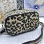 18cm Small DiorTravel Vanity Case กระเป๋าใส่เครื่องสำอาง มาพร้อมกับลวดลาย Oblique ปักอย่างประณีตและประดับด้วยสัญลักษณ์ Christian Dior Paris มาพร้อมสายสะพายและหูจับในตัว ปรับเปลี่ยนใช้งานได้ตามสไตล์