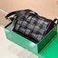 BOTTEGA VENETA PADDED CASSETTE BAG สร้างสรรค์ให้ไอเท็มนี้ดูหรู ดูแพง ใบจริงสวยมาก ใช้ได้ทั้งชายหญิง มาจำนวนจำกัด รีบตำกันน้า ไม่อยากให้พลาดเลยจ้า