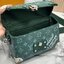 LV Soul Trunk Monogram Heritage Canvas Bag กระเป๋าสะพายทรงกล่องสีเขียวสดใส รุ่นใหม่สุดไอคอนิก มาพร้อมชาร์มห้อยรูปอุ้งเท้าน้องหมาน่ารักโดดเด่นน่ารักมากๆ สะพายข้างชิคๆ พร้อมตอบรับได้ทุกลุค ทุกสไตล์ไปเลยจ้า