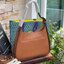 Tory Burch Miller Small Classic Shoulder Bag กระเป๋าที่เป็นได้มากกว่ากระเป๋าสะพายไหล่ โดยทางแบรนด์มีการออกแบบที่การต่อสายให้มาในลุคช์สะพายข้างได้ เป็นเอกลักษณ์ไม่ซ้ำใคร รูปทรงคลาสสิค เปิดปิดด้วยแม่เหล็กเพิ่มความปลอดภัย วัสดุหนังวัวแท้นุ่มต่อผิวสัมผัส มาคู