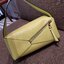 LOEWE PUZZLE HOBO BAG ใหม่ล่าสุด กับแบรนด์ที่มีดีไซน์โดดเด่นเป็นเอกลักษณ์ สวยหรูทุกรุ่นจริงๆ!! กระเป๋าสะพายโฮโบ ทรงสวย สไตล์พัซเซิลคลาสสิค วัสดุหนังวัวฟอกสี นิ่มมือ ฟินมาก!! เปิดใช้งานด้วยซิป ที่ภายในโล่งกว้าง ใส่ของสำคัญได้ครบไม่มีพลาด แบบสบายๆ มาพร้อมสา