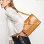TORY BURCH Fleming Convertible Shoulder Bag ดีไซน์น่ารัก ดูแพงไม่เป็นรองใคร ใช้ได้ทั้งทั่วไปและออกงาน สาว ๆ คนไหนที่กำลังมองหากระเป๋าสะพายไหล่น่ารัก ๆ สักใบที่มีดีไซน์โดดเด่น สะดุดตาล่ะก็ไม่ควรพลาดกับ Collection นี้เลยค่ะ เพราะ Fleming นั้นเป็นรุ่นที่เรีย