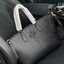 ของแท้ 💯% 】Tory Burch McGraw Top-Zip Satchel เรียกได้ว่าใบเดียวก็เอาอยู่ สำหรับสาวๆที่ชอบทรง Tote Bags และ Crossbody Bags ใบนี้ตอบโจทย์ได้ดี โทนสีเรียบง่ายแต่แฝงไปด้วยความดูดี สุขุมและเป็นผู้ใหญ่