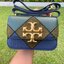 Tory Burch Eleanor Bag (รหัสรุ่น 84089) Collection ใหม่2021 ชนช็อป กระเป๋าสะพายcrossbody 💚สีเขียวเหนี่ยวทรัพย์วัสดุชั้นดี เปิดปิดด้วยแม่เหล็ก ภายในโล่งและมีช่องซิปด้านข้าง สายสะพายปรับระดัยสั้นยาวได้ตามใจชอบ รุ่นนี้สวยหรูไฮโซมาก ห้ามพลาดนะสาวๆ