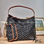 GOYARD BOHEME HOBO BAG / GOYARD HOBO กระเป๋าสะพายทรงโฮโบ ใบใหญ่จุใจ!! มาครบสีขายดี เลิศทุกสี รูปทรงคลาสสิค ดีไซน์เป็นเอกลักษณ์ วัสดุหนังแคนวาสพิมพ์ลายสวยคม ปากกระเป๋ามีซิปเปิด-ปิดกันของหล่นได้ ภายในโล่งกว้างมาก มาพร้อมสายคล้องในตัว ทนทาน สะพายสวยๆได้ทุกวั