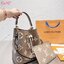 LV Neonoe MM Monogram Flowers / LV Bucket Bag กระเป๋าสะพายทรงบัคเก็ตใบใหญ่ โดดเด่นด้วยการตกแต่งลายพิมพ์ รูดเปิด-ปิดปากกระเป๋าด้วยเส้นหนัง สายสะพายมีให้ถึง 2 แบบ สายคล้องแขน และสายยาวที่สามารถปรับสะพายไหล่หรือสะพายข้างก็ได้ ภายในแบ่งสัดส่วนไว้สวย จุของได้ค